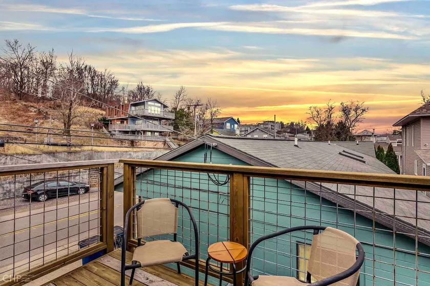 Perfect 2 Bed Penthouse Steps To Beach w/Parking! - Image 1