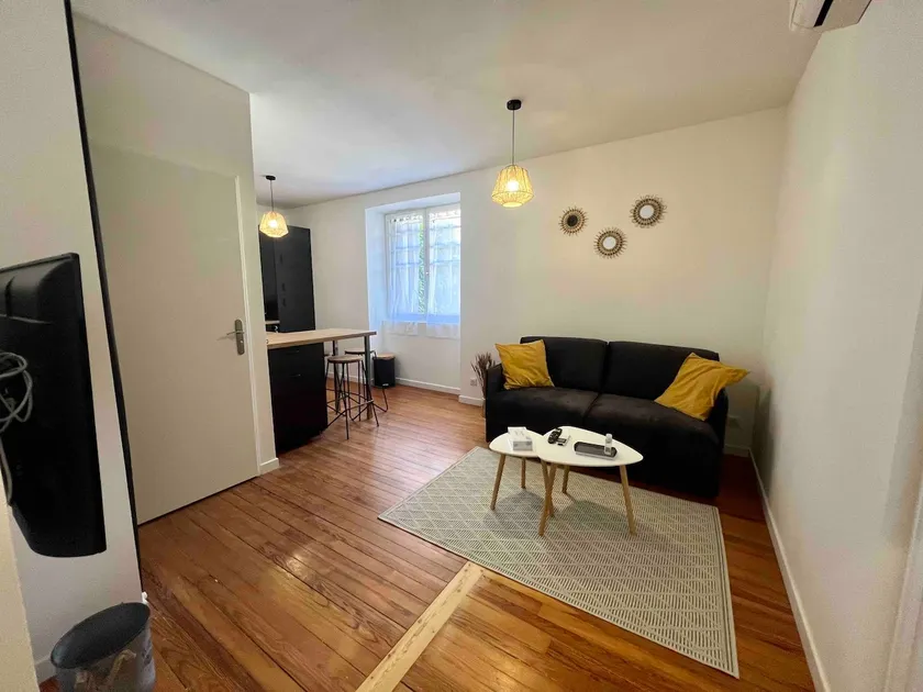 Full Balcony · 3 Air-Conditioned Apartments Gare Vi - Image 1