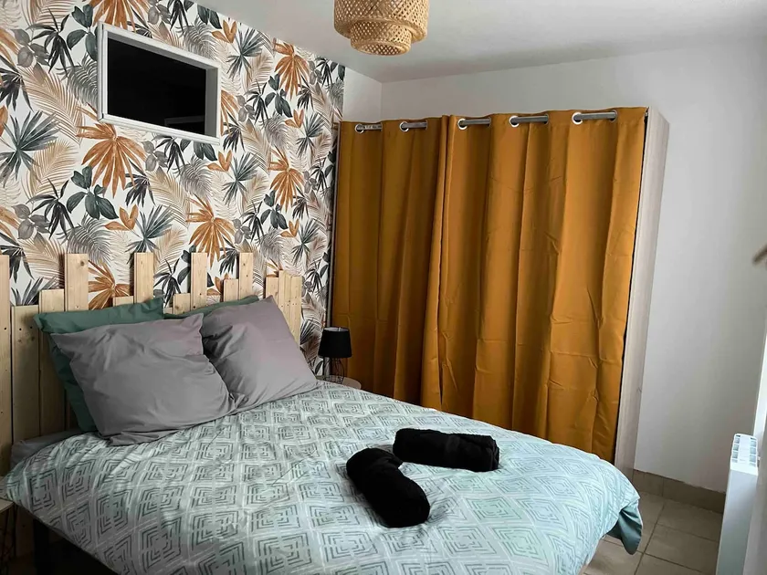 Apartment with terrace 2 - Image 1
