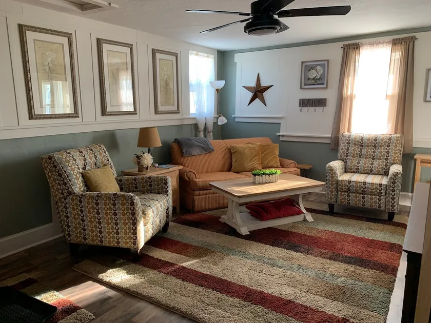 Great location! Close to downtown. - Image 1