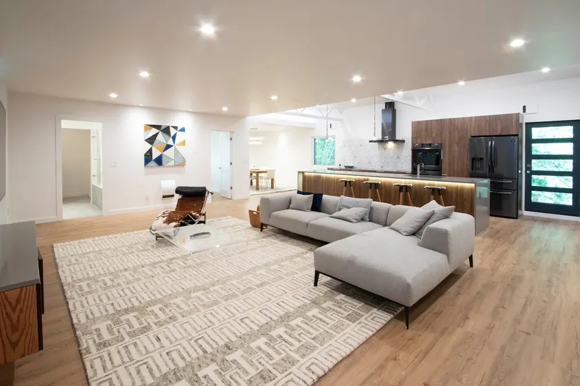 Modern Living in Kirkland 3BD 2BA AC - Image 1