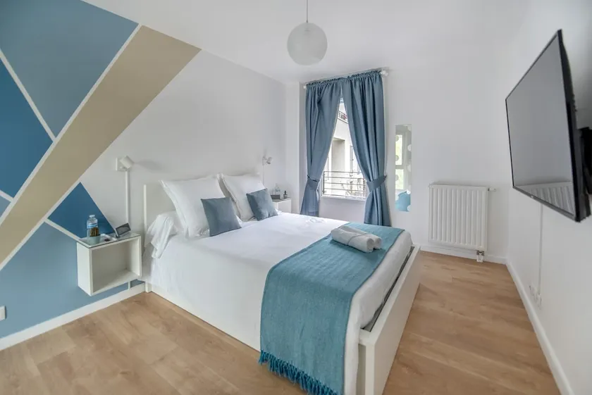 12 guests, 4 bedrooms near Paris - Image 1