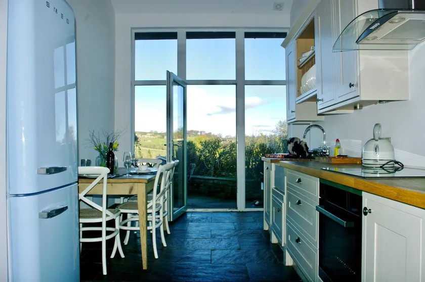 Superb conversion with spectacular views - Image 1
