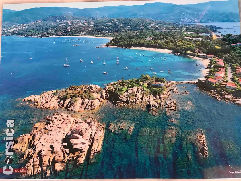 Rummelig havnefront villa i isolella med privat strand og ponton - Image 1