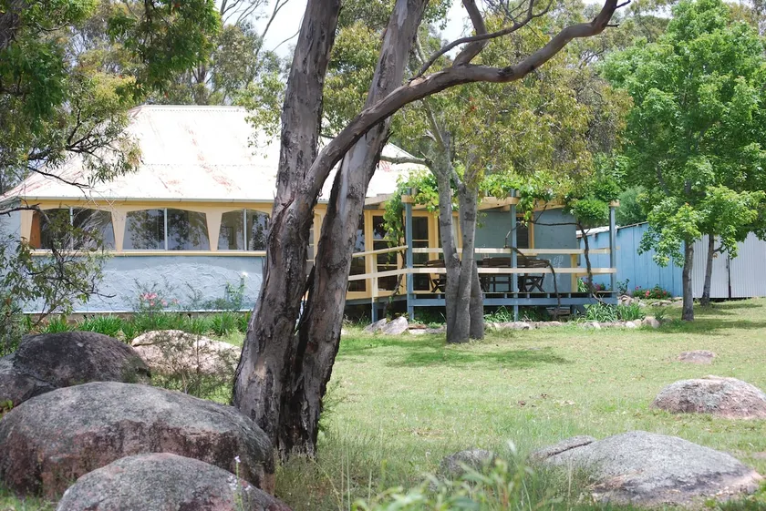 Twisted Gum Vineyard Cottage - Image 1