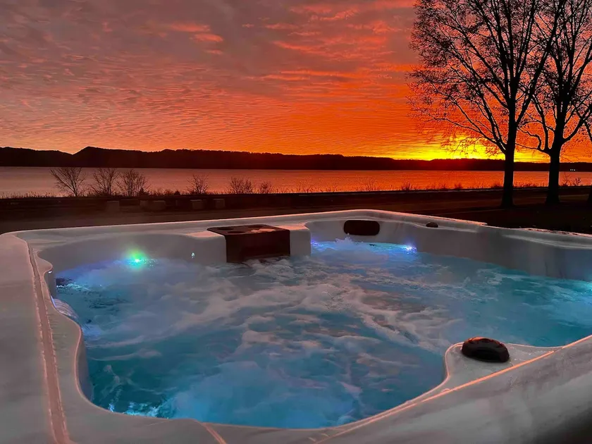 Scenic, waterfront home on Lake Pepin with HOT TUB - Image 1