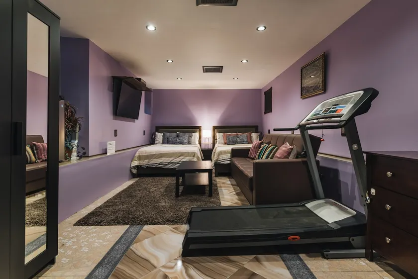 Bay Ridge Bklyn entire spacious Basement Apartment - Image 1