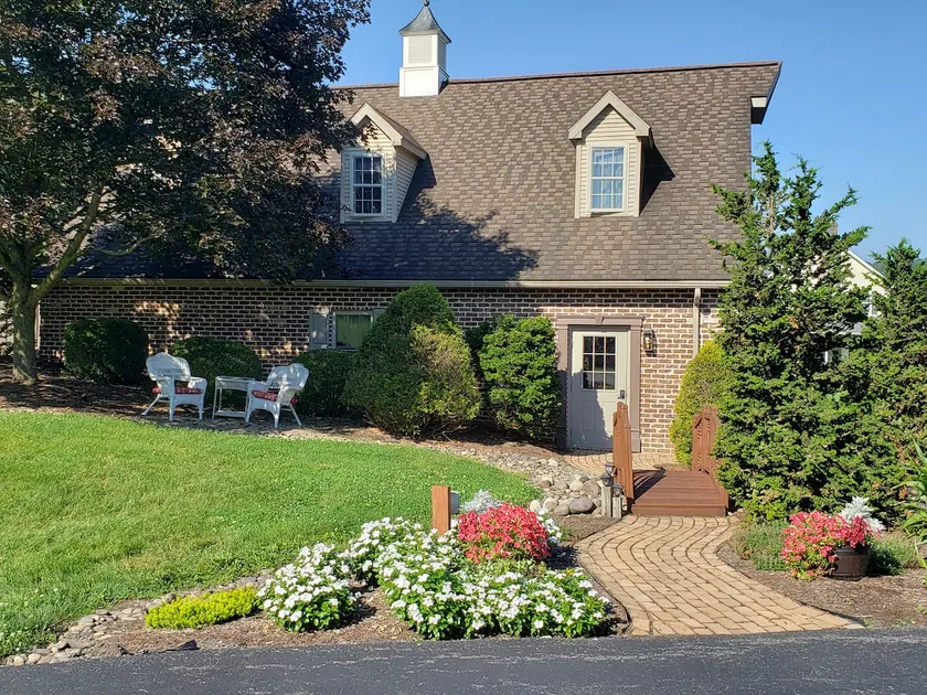 Country Carriage House 2-bedroom - Image 1