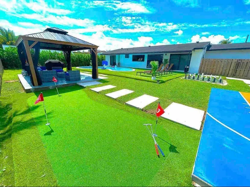 Heated Pool/Basketball Court/Ping Pong Table/Golf - Image 1