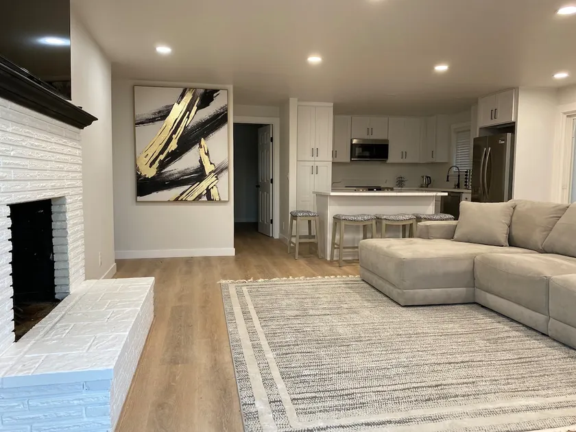Modern Living on 5th St 2B/2.5B - Image 1