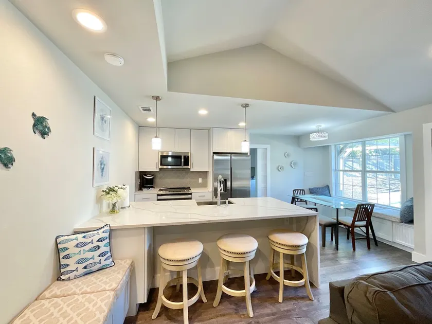 Cozy Newly Renovated 4BR mins to Domain & Downtown - Image 1