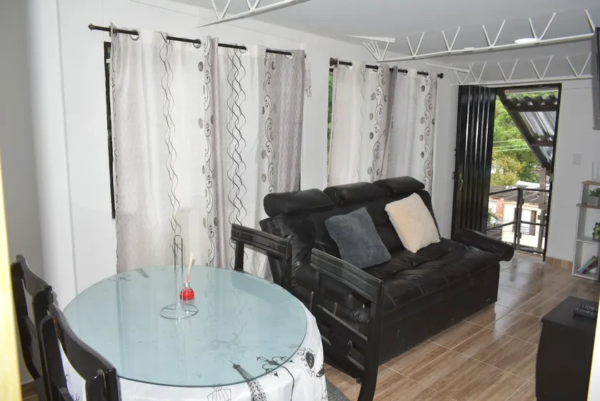 Spacious apartment near the airport, mountain view - Image 1