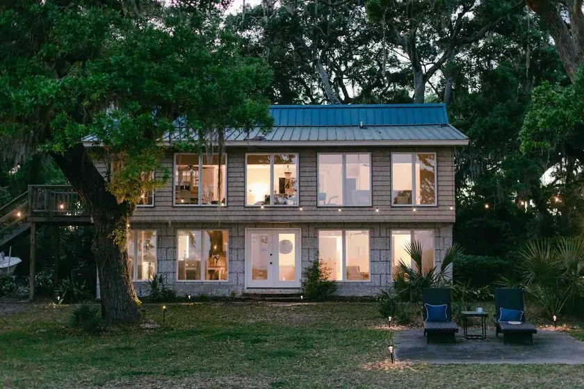 Stylish Luxury Marsh Retreat on Deep Water Creek - Image 1