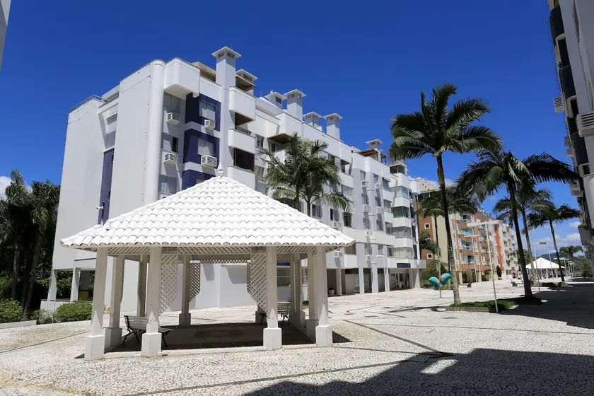 Duplex penthouse in Jurerê Internacional - Image 1