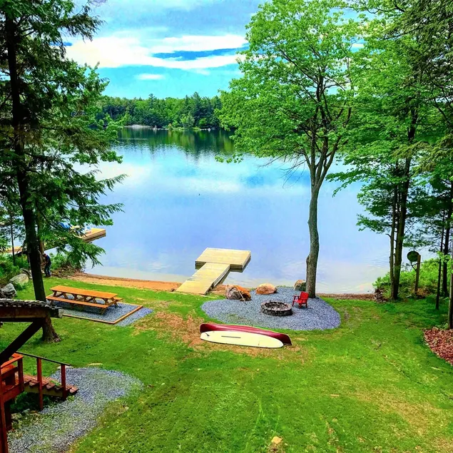 Lakeside 5BR Cottage in Bala – Group Getaway - Image 1