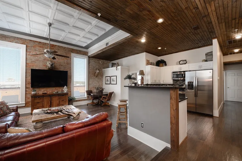Downtown Apartment in Historic Scripture Building - Image 1