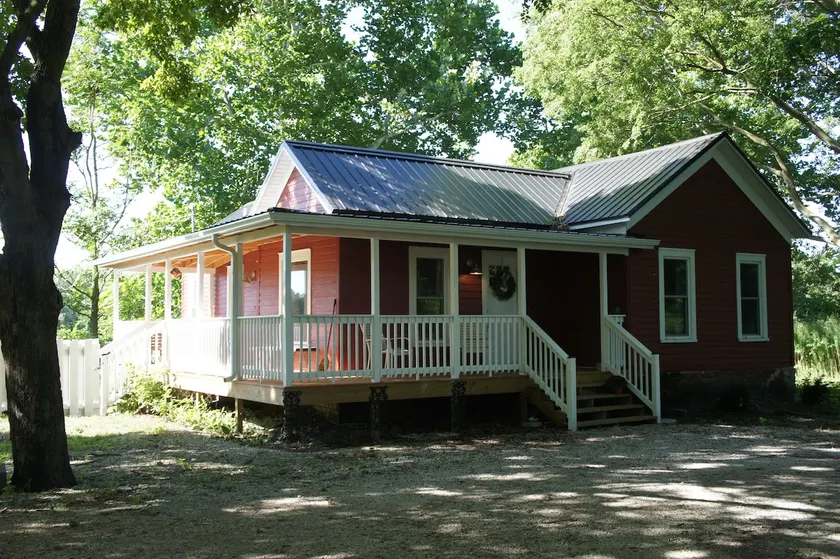 Canal House - Image 1