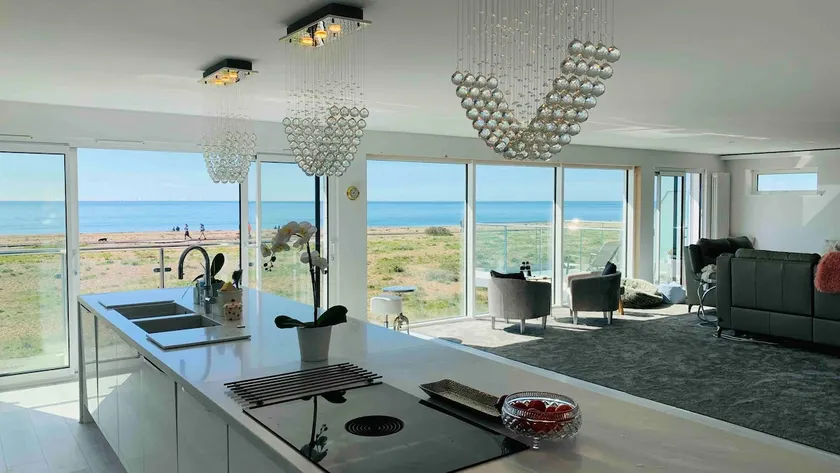 Seaside Place on Shoreham Beach with Hot Tub - Image 1