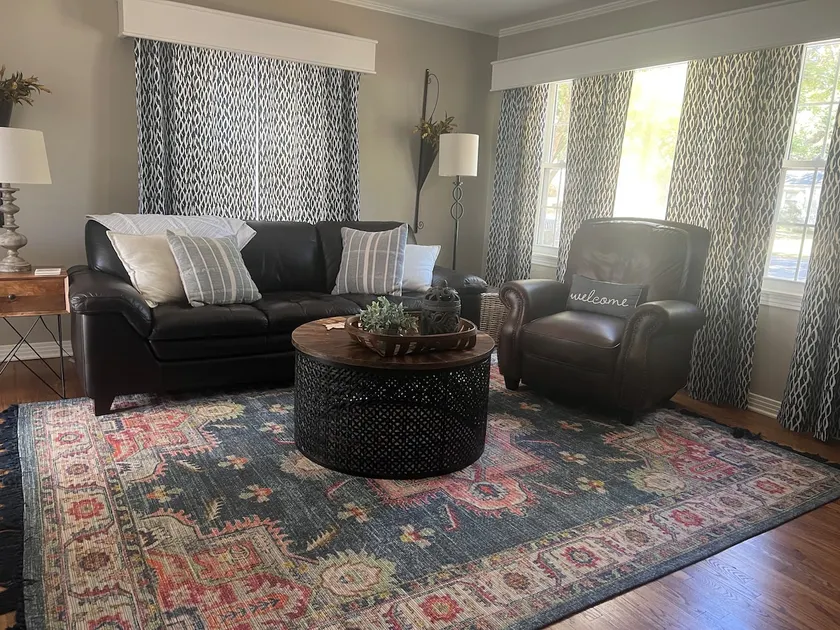 Southern Charm - Image 1