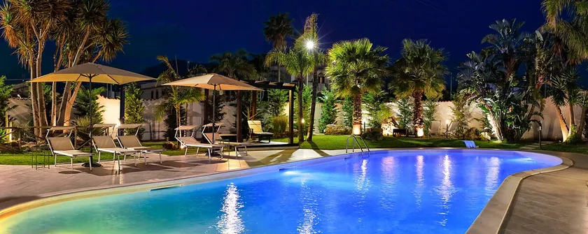 Private Luxury Villa with Bar and Salt Pool - Image 1