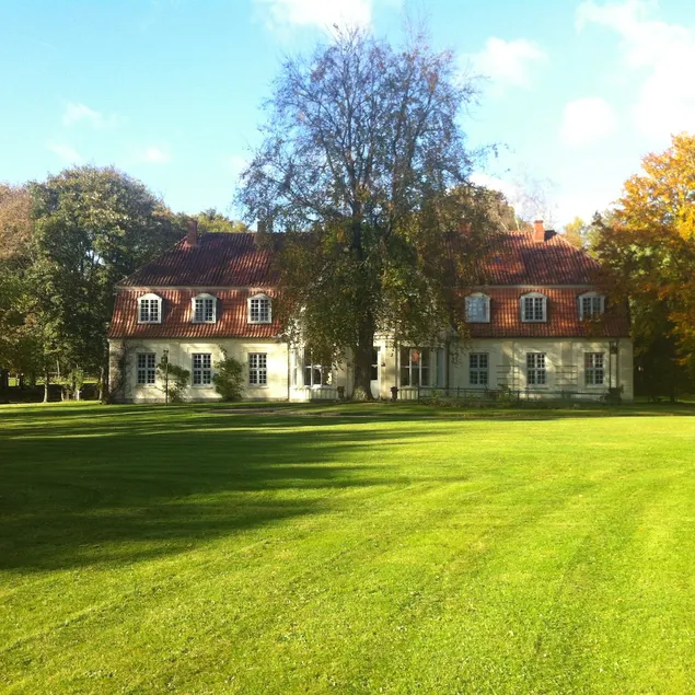 Good Pettluis - Vacation in the Mansion - Image 1