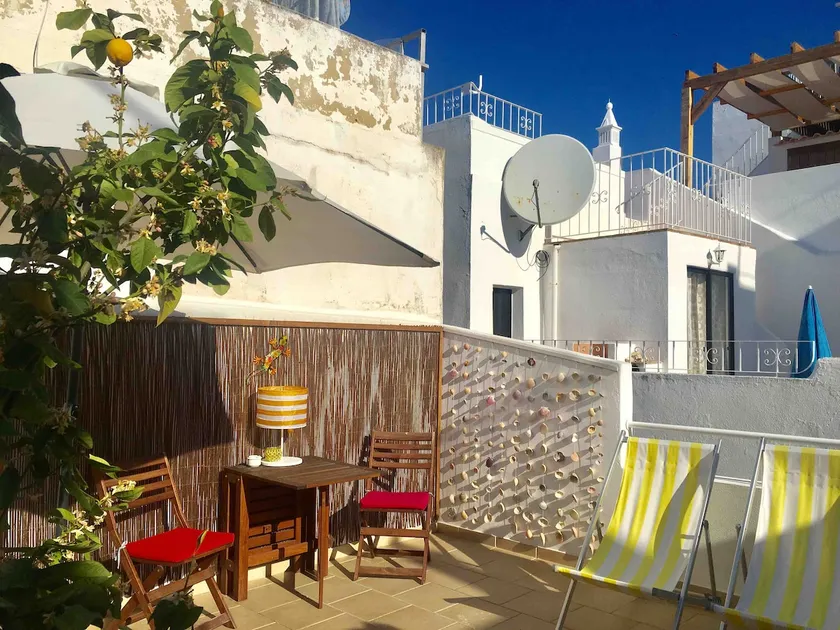 Sunflowers house — cozy old town house - Image 1