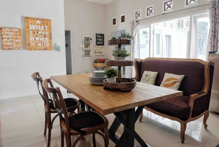 Mells Home Guesthouse - Image 1