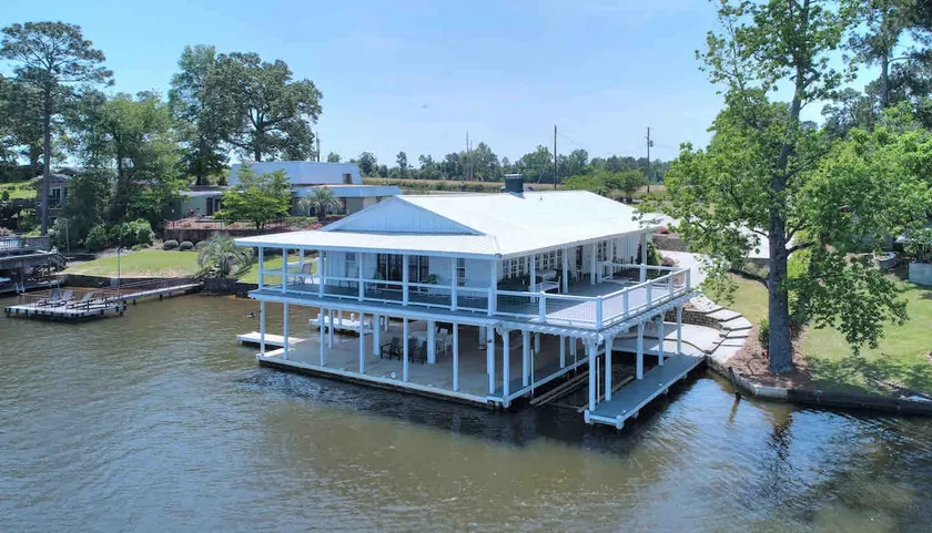 Lake Life Retreat 3BR Home w/ 2 Kitchens & Docks - Image 1
