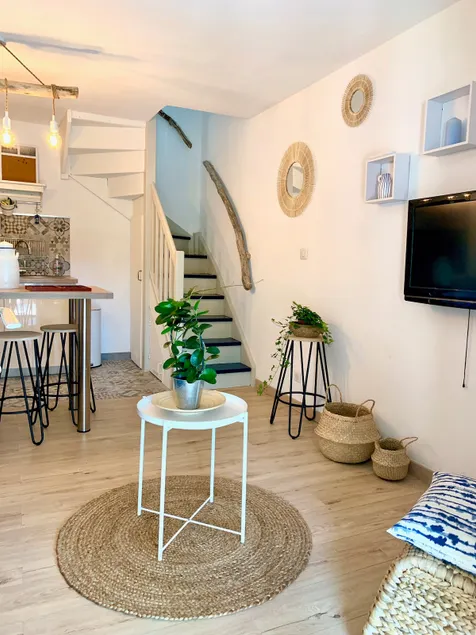 Beautiful Townhouse in a great location - Image 1