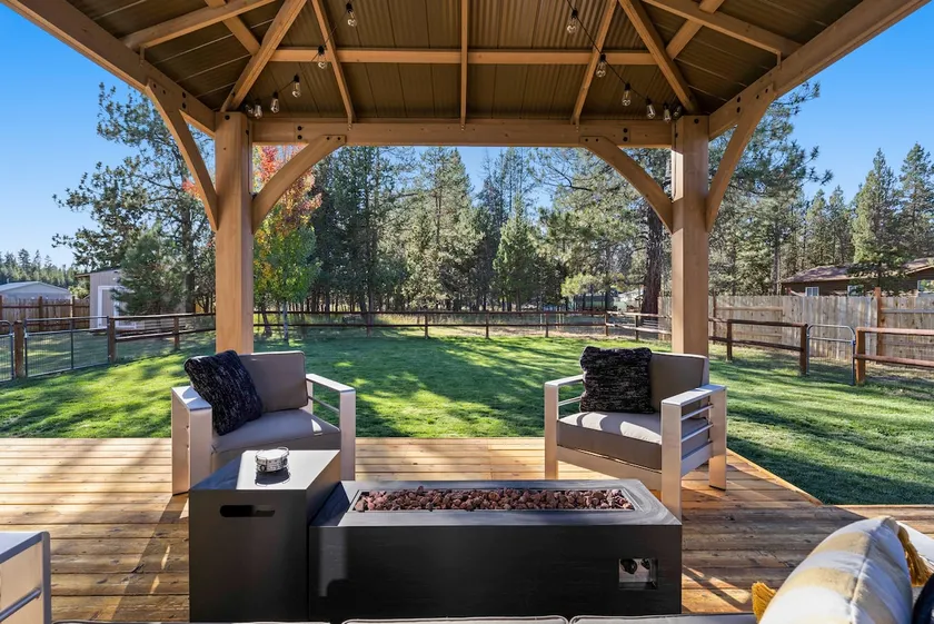 Swan Rd Getaway w/Hot Tub & AC - Near Mt. Bachelor - Image 1