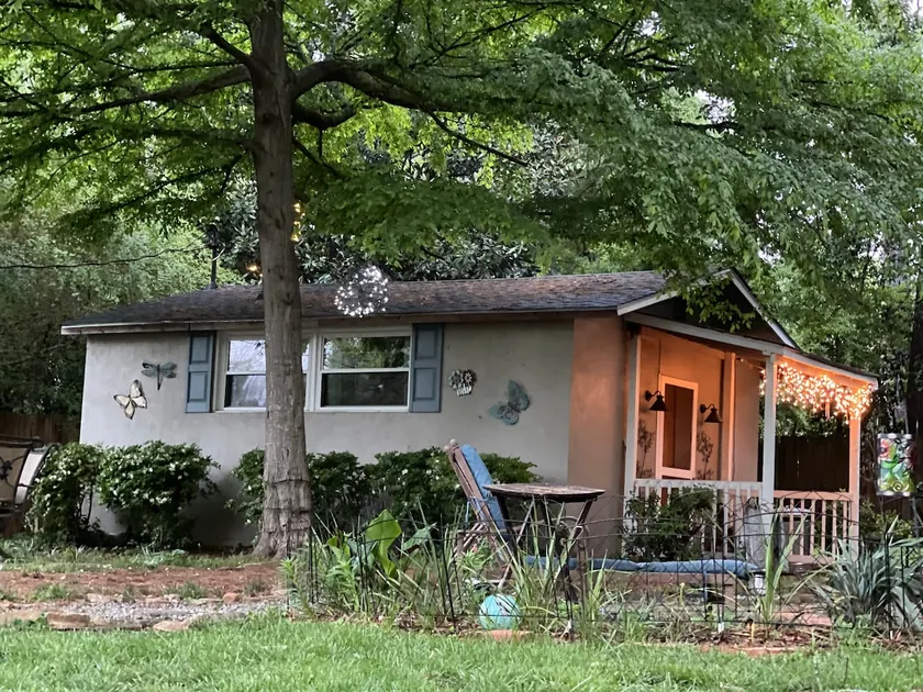 Cozy cottage, quiet, comfortable (behind home). - Image 1