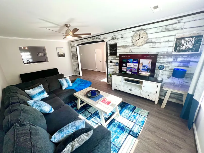 Near Camp Lejeune & Beaches! No Check Out Chores! - Image 1
