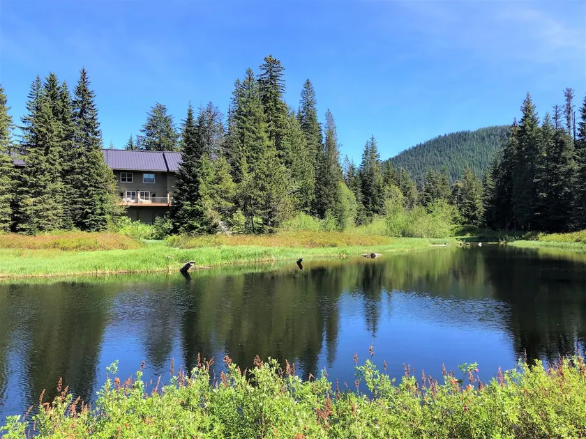 Lakeside Chalet on Mt. Hood with Pool and Hot Tubs - Image 1