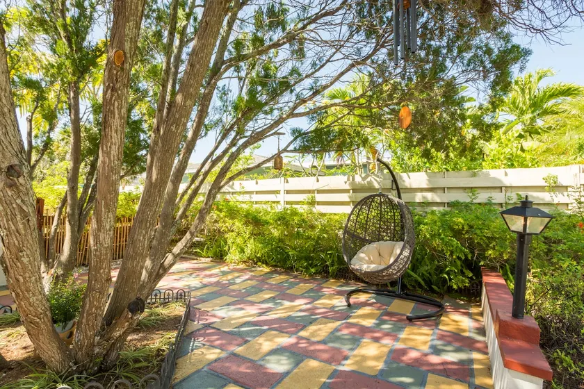 Sea Whisper: North End gem w/ pool & dock - Image 1