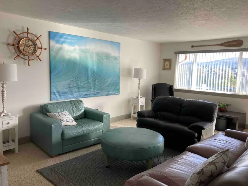 Cozy Upper Level Condo with River View - Image 1