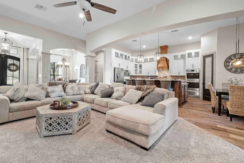 Entertainment Dream House - Image 1
