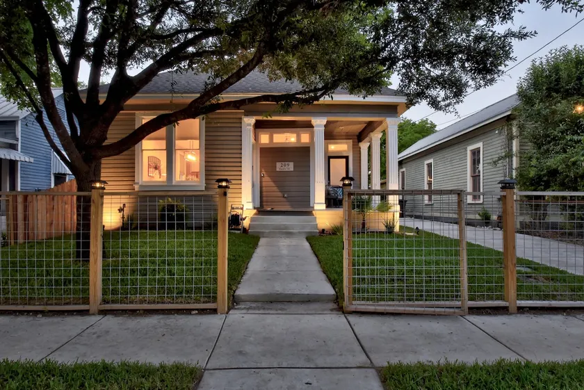 Charlee's Casita 3BR/3BA walk to the River! EV - Image 1