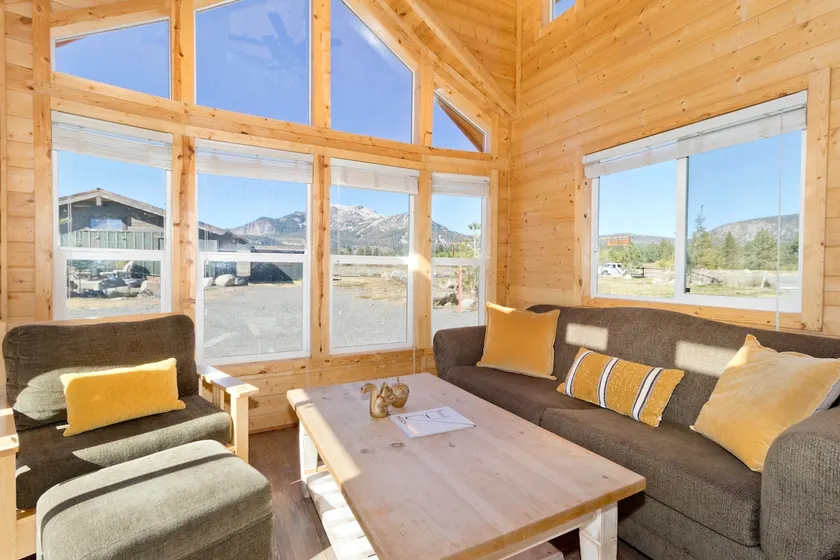 The Lonsdale Cabin is on a quiet ranch retreat - Image 1