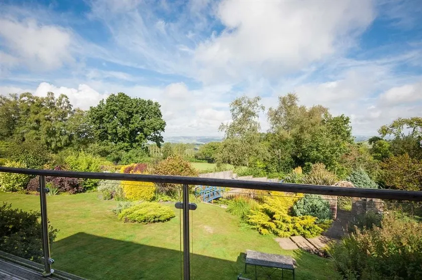 Large apartment. Super kingsize bed. Amazing view. - Image 1
