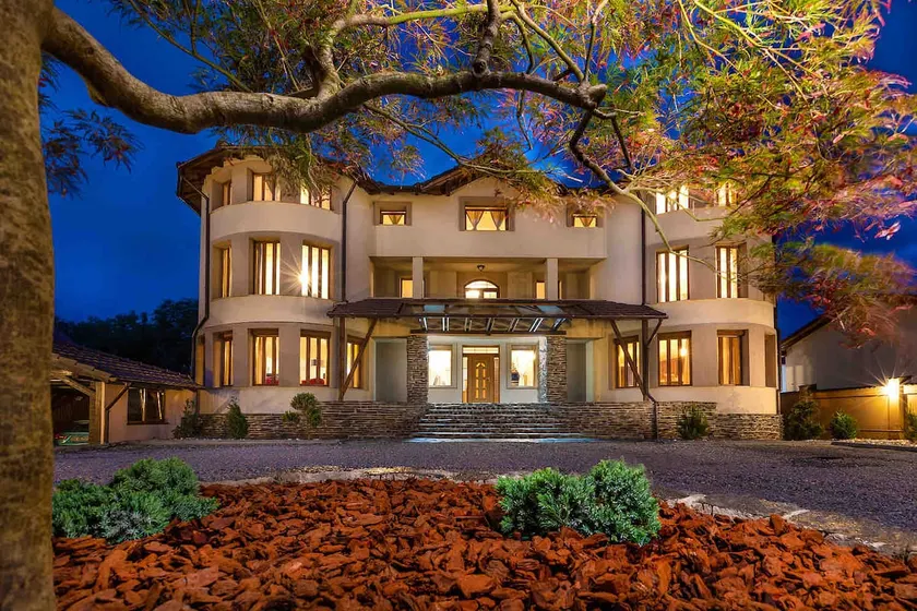 Transilvania Mansion - Image 1