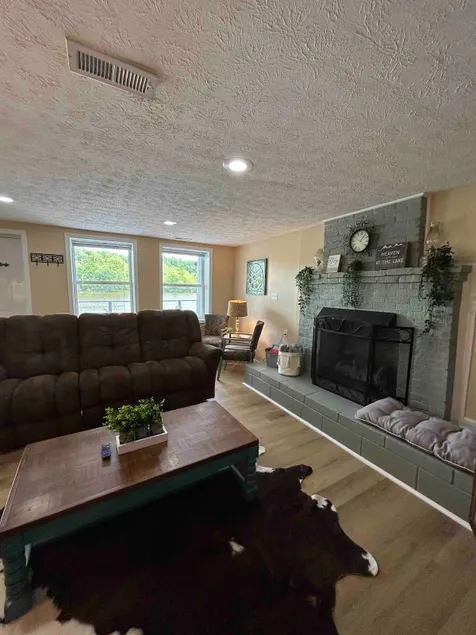 Riverfront Property Newly Renvoated The Sweet Retreat - Image 1