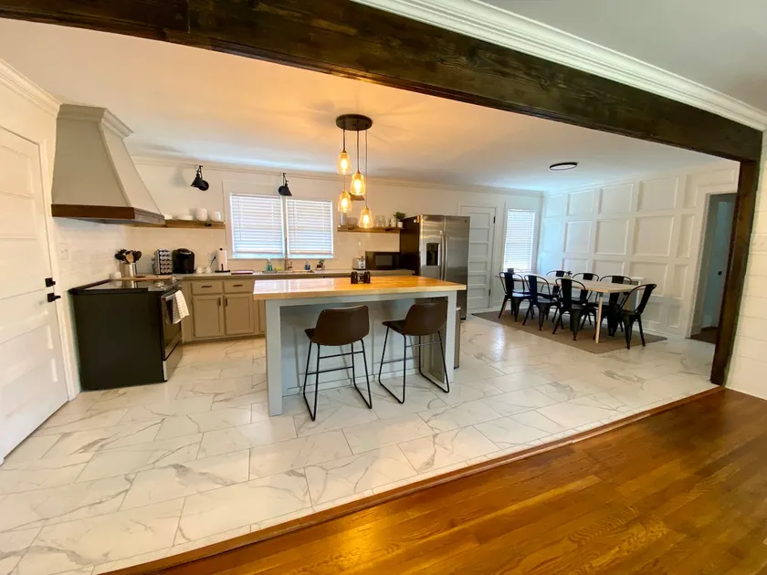 Bright, fully-renovated 4 bedroom house-cozy beds! - Image 1