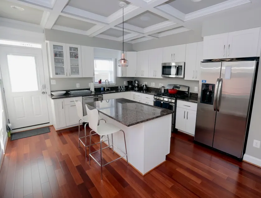 Exquisite! Roof Deck! PRIVATE Parking! Sleeps 9 - Image 1