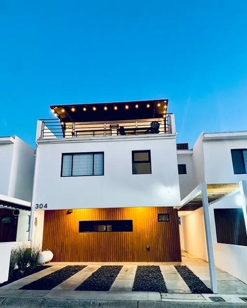 BrisaDelMar modern home near the ocean with AC - Image 1