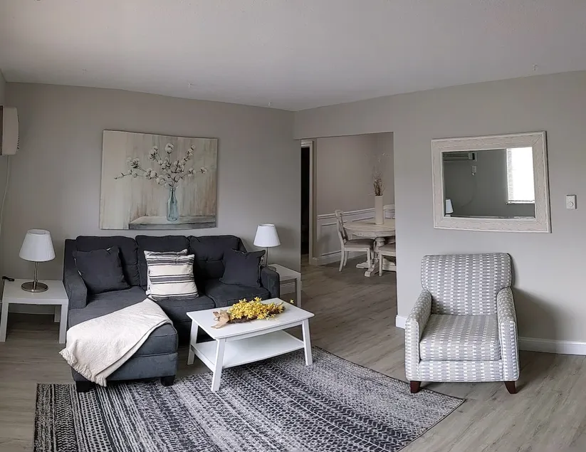 Perrysburg Business District Apartment - Image 1