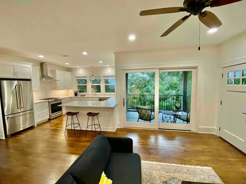 Modern river view space in historic neighborhood - Image 1