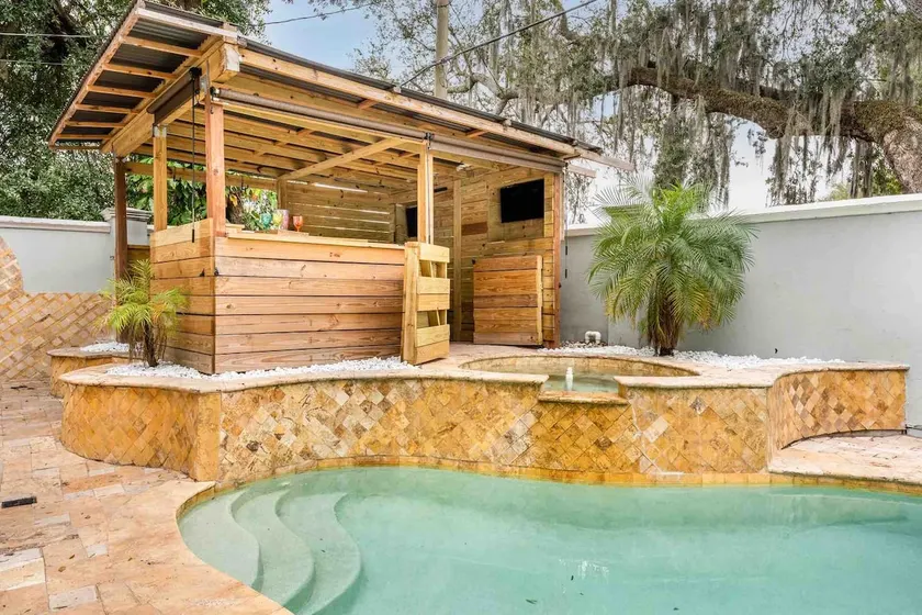 Stunning Orlando Getaway w/Spa & Heated Pool - Image 1