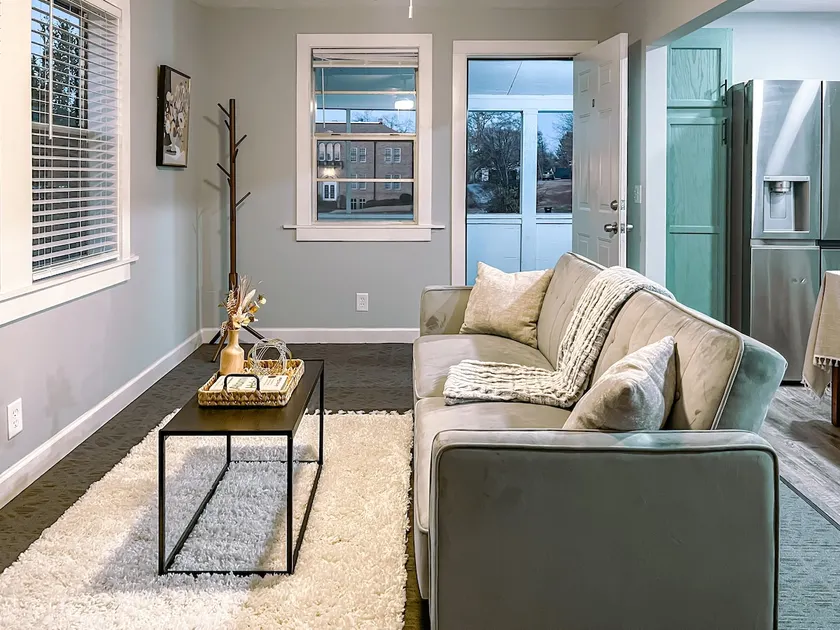 Bright and Cozy Upgraded Apartment in West Point - Image 1