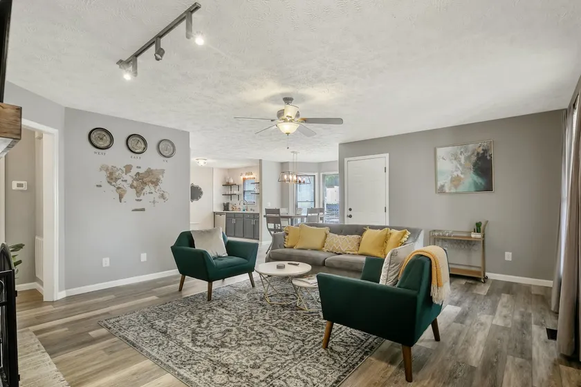 Modern 3 Bedroom and 2 Bath Retreat - Image 1