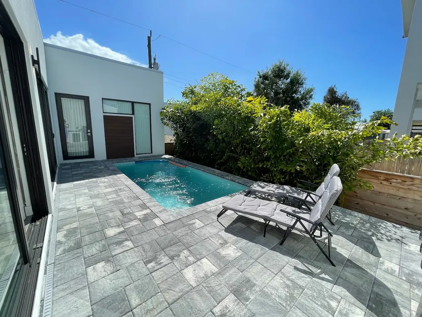 Great Location in Naples near Beach & Downtown - Image 1